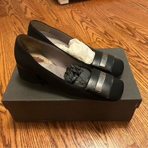 VINTAGE Gucci Black and Silver Heels